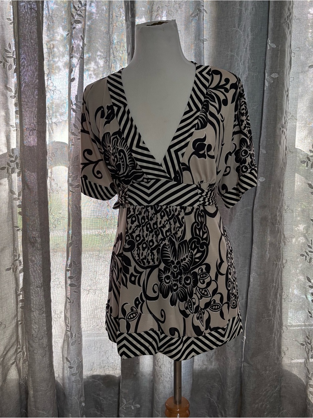 Charlotte Russe Black & Cream Floral V-Neck Blouse